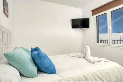 Luminosa vivienda vacacional con vista a la piscina — foto 2