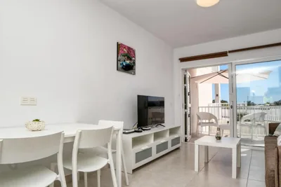 Luminosa vivienda vacacional con vista a la piscina — foto 6