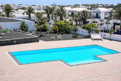 Luminosa vivienda vacacional con vista a la piscina — foto 9