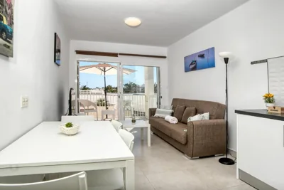 Luminosa vivienda vacacional con vista a la piscina — foto 10