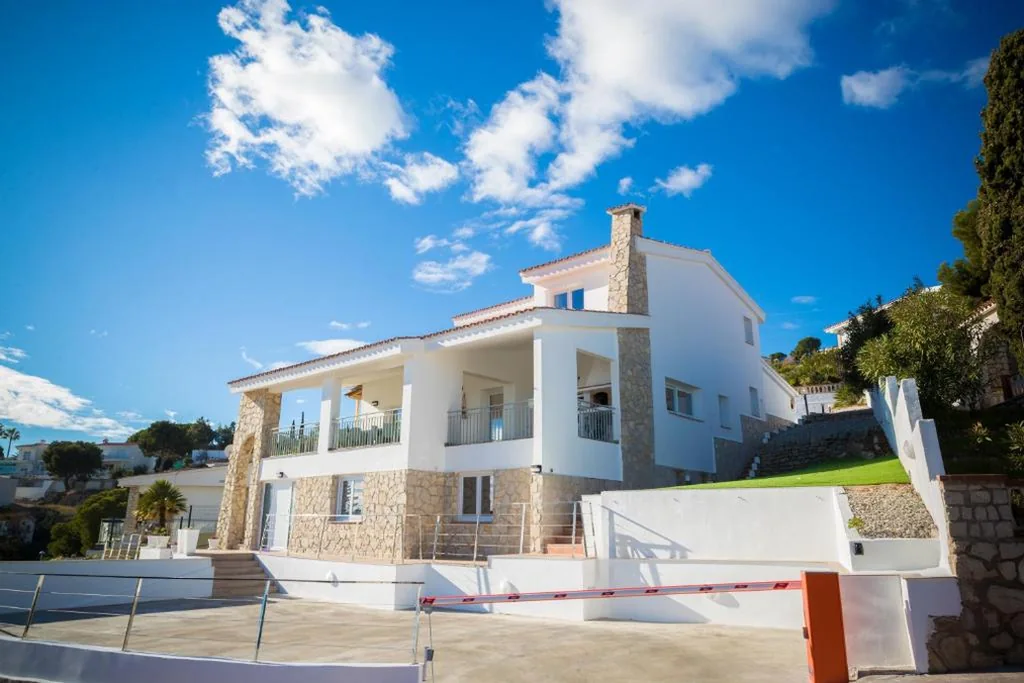 Villa — Luna dreams