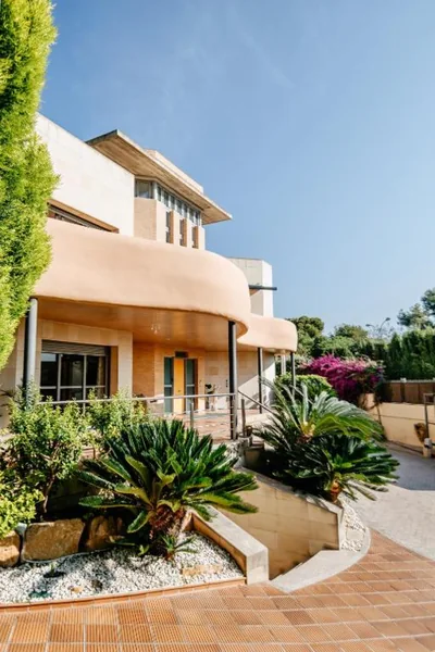 Lushville - Luxurious Villa with Pool in Valencia — photo 4