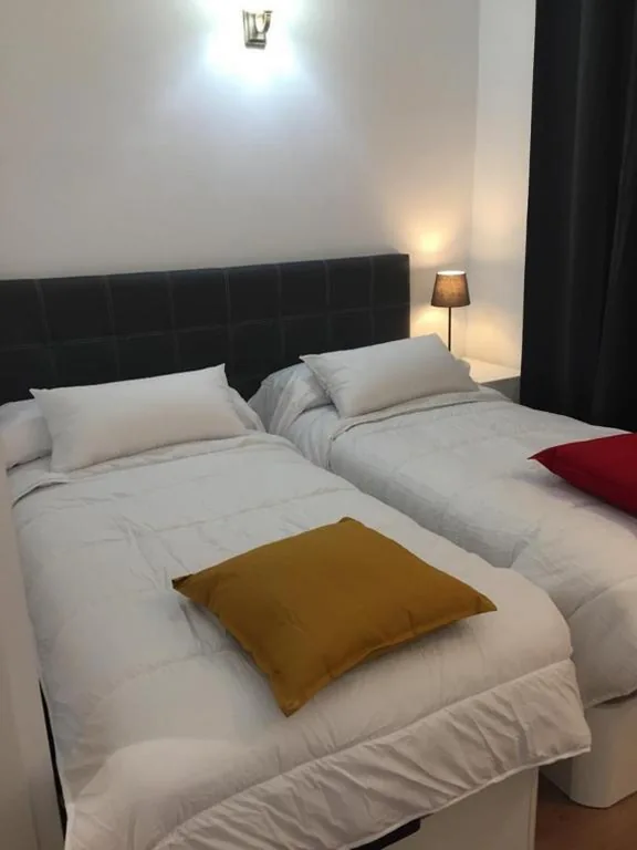 Habitación Doble con baño - 2 camas — Lux Penthouse gran vía