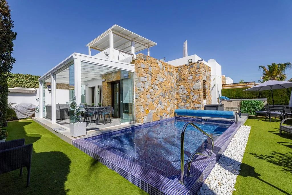 Villa Superior — Luxe villa met verwarmd privé zwembad - Cabo Roig