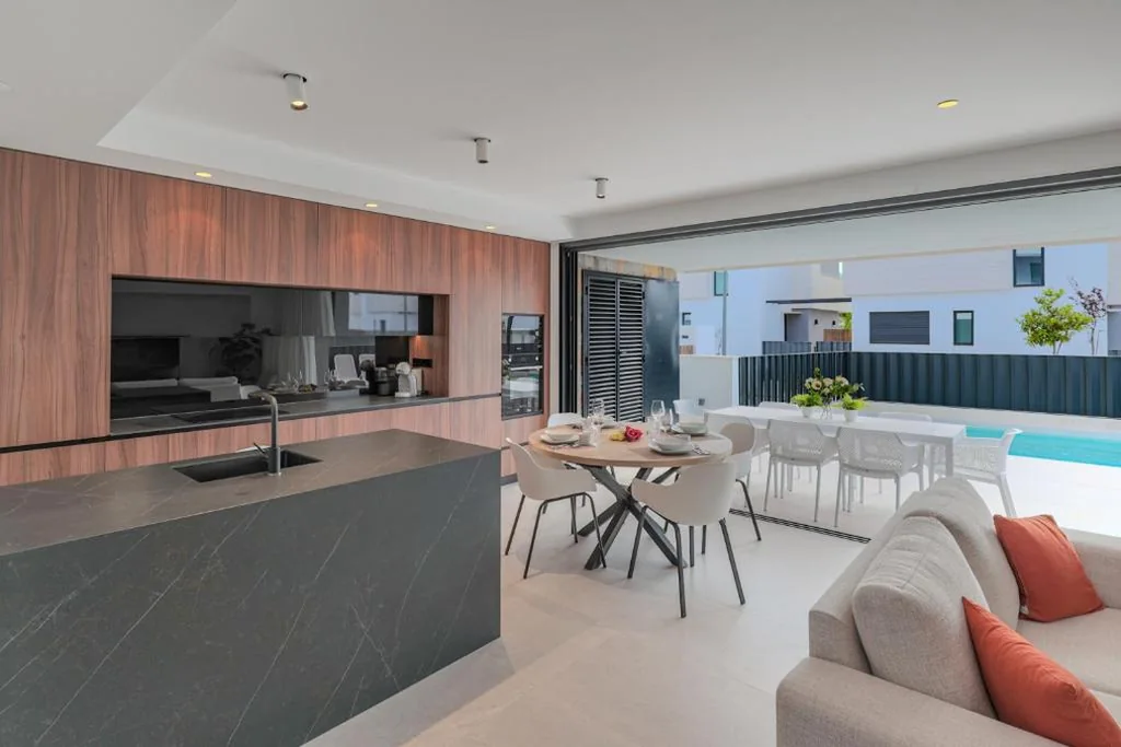 Villa com piscina privada — Luxueuze villa met verwarmd zwembad