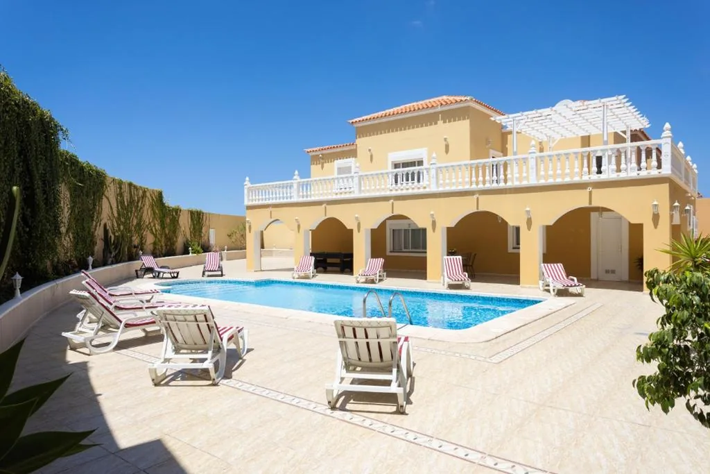 Villa — Luxurious villa 1,5 kilometers from Costa Adeje