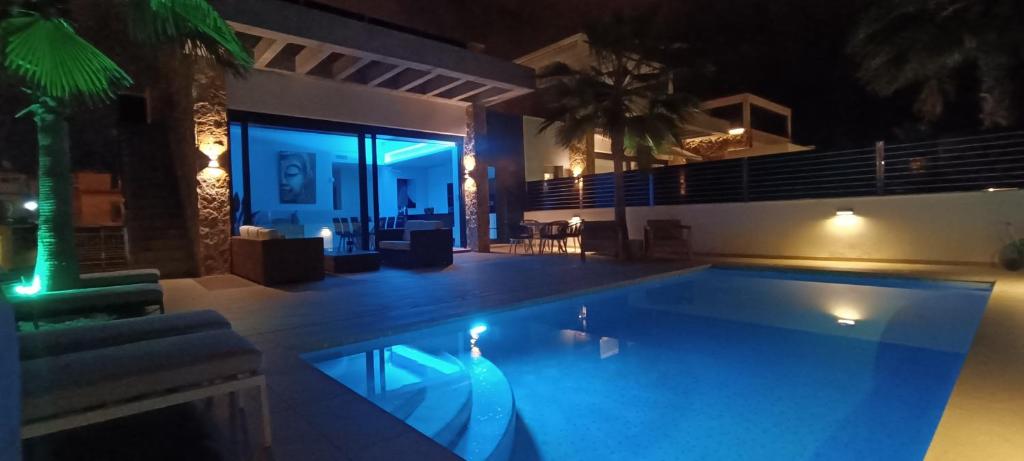 Luxurious Villa with private heated pool PMT12