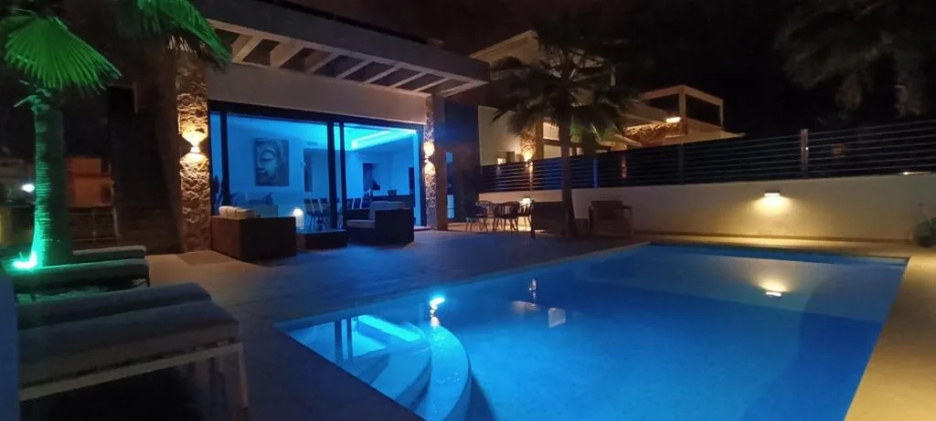 Villa — Luxurious Villa with private heated pool PMT12