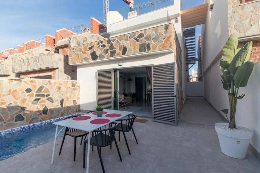 Villa de 3 dormitorios — LUXURY 3 BED, 2 BATH DETACHED VILLA, PRIME LOCATION, ONLY 400 MTRS TO THE BEACH