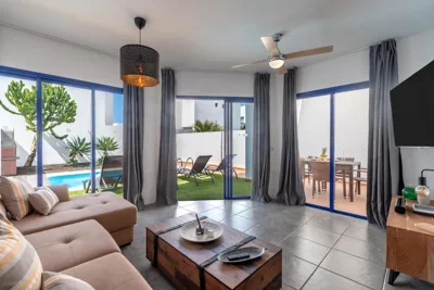Luxury 3-bedroom villa with heated private pool - in Marina Rubicon, Playa Blanca, Lanzarote — foto 4