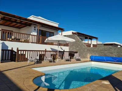 Luxury 4-Bedroom Villa With Heated Pool + Sea View — photo 8