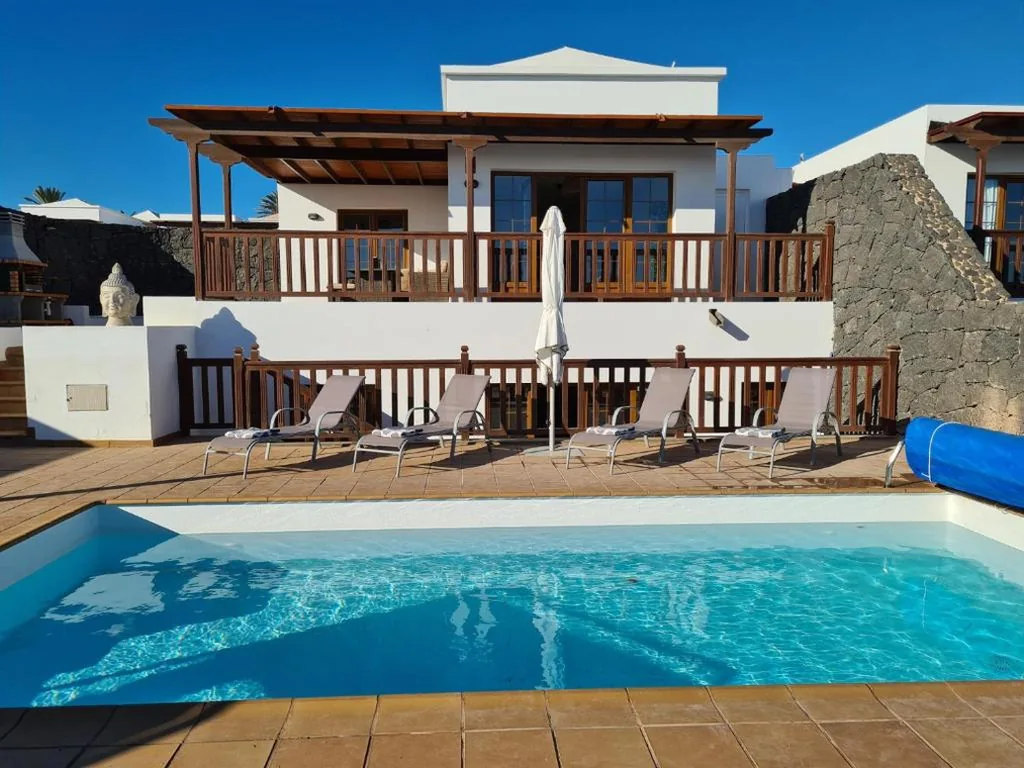 Villa — Luxury 4-Bedroom Villa With Heated Pool + Sea View