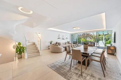 Luxury 5-Bedroom Townhouse in Puente Romano — photo 3