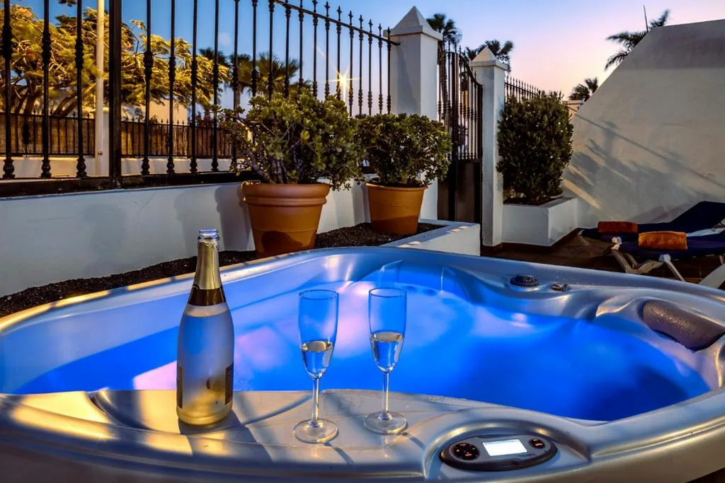 Casa con 3 camere da letto — Luxury House Tiati