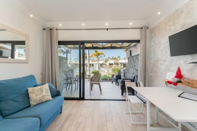 Luxury Poolside Holiday Home — photo 2