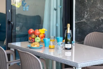 Luxury Poolside Holiday Home — photo 3