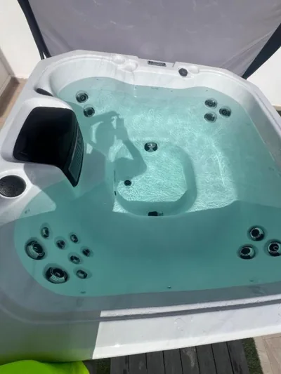 LUXURY RUBICON Jacuzzi y Piscina — foto 3