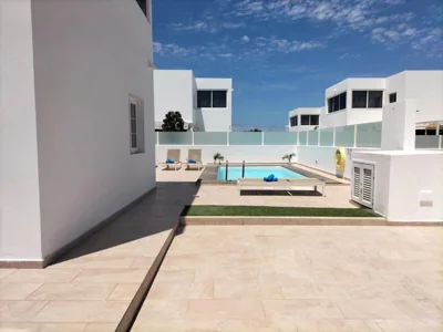LUXURY RUBICON Jacuzzi y Piscina — foto 5