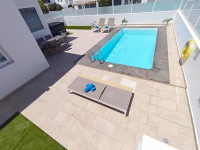 LUXURY RUBICON Jacuzzi y Piscina — foto 10