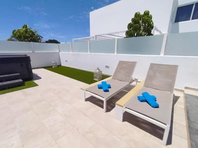 LUXURY RUBICON Jacuzzi y Piscina — foto 11