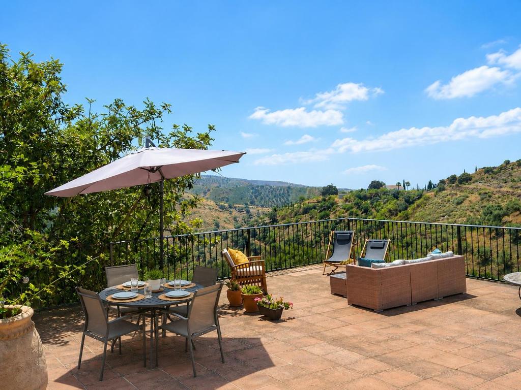 Luxury Rural Casa, Big Terrace, Sea View, 30 min from Málaga