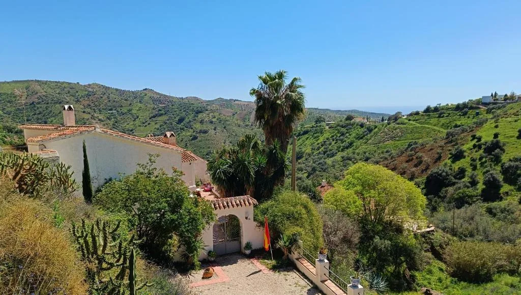 Villa Deluxe — Luxury Rural Casa, Big Terrace, Sea View, 30 min from Málaga