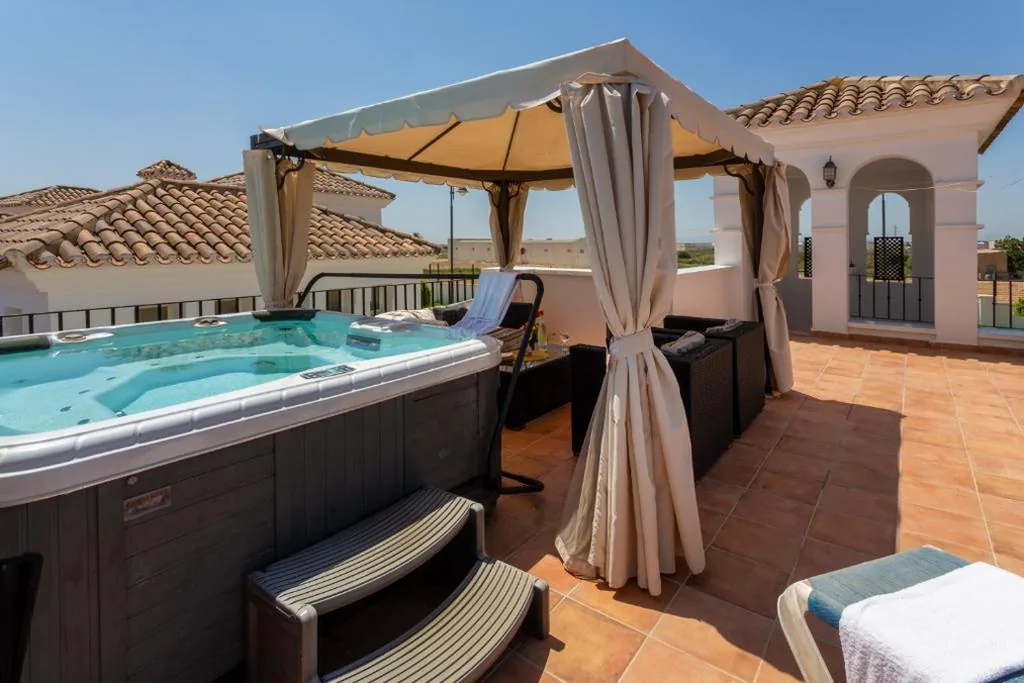 Villa — Luxury Spa and golf villa Denton