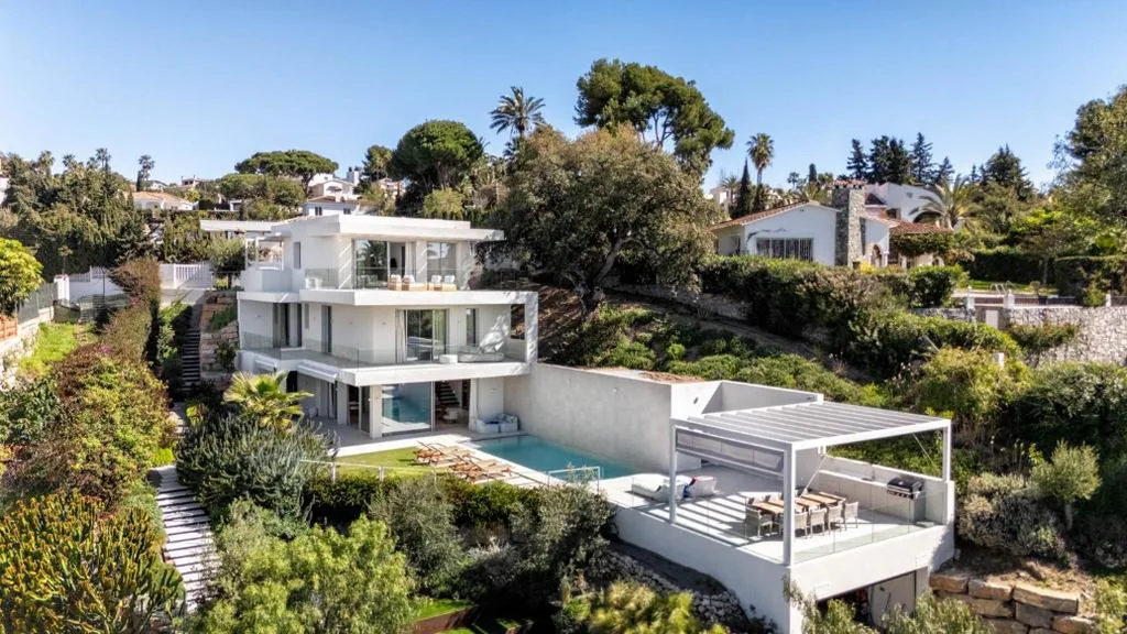 Superior Villa with Penthouse — Luxury Villa Alma Pool, Garden & Parking