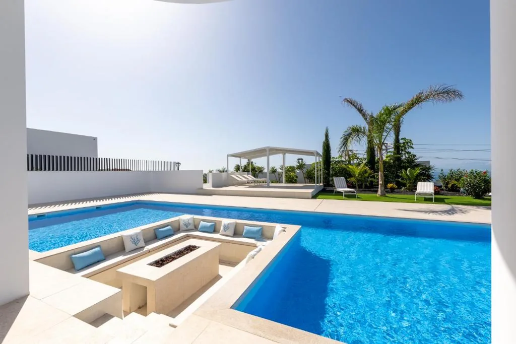 Luxury Villa Andrea - Seaviews - Panoramic Seaviews - Heated Private Pool