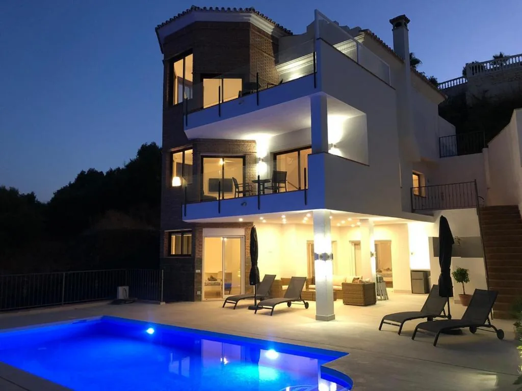 Villa — Luxury Villa for 12 people