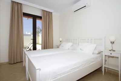 Luxury Villa Near beach 1km Swimming pool Tennis court Great for all ages — foto 2