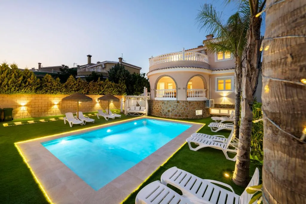 Villa con piscina privada — Luxury Villa Paraiso Alicante - Piscina Salada Climatizada, Chimenea, gymnasio, despacho, Fútbol , Golf , BBQ , Netflix