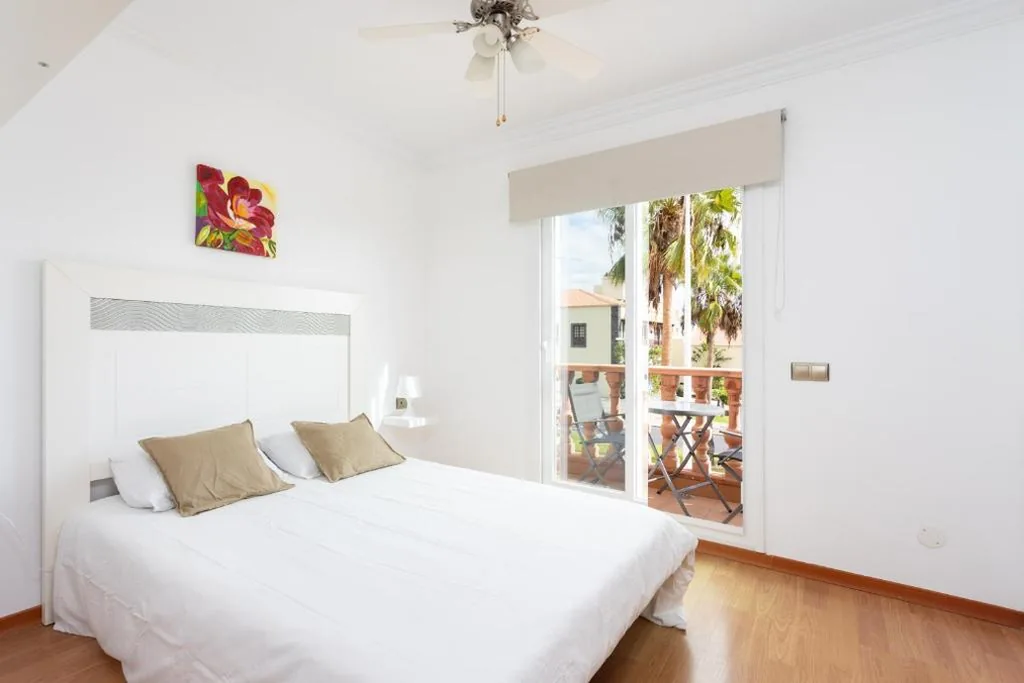 LUXURY VILLA PLAYA DUQUE, PRIVATE POOL & AIRCON, Costa Adeje, Tenerife