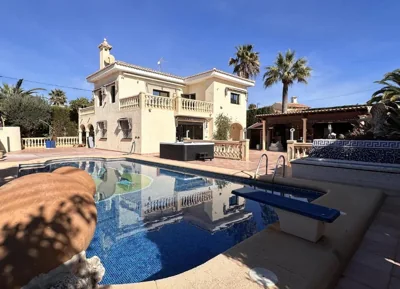 Luxury Villa - pool, hot tub, aircon, TVs, home cinema, office, Gbit Internet, sports equipment — foto 2