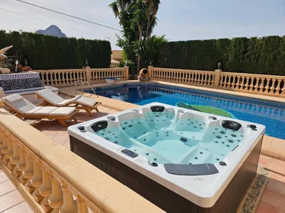 Luxury Villa - pool, hot tub, aircon, TVs, home cinema, office, Gbit Internet, sports equipment — foto 4