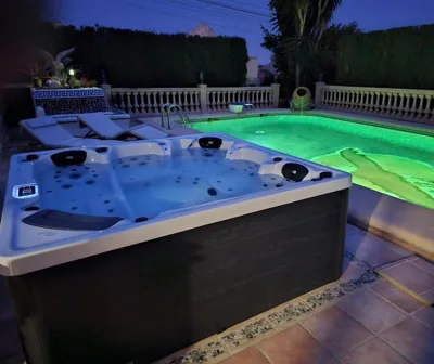 Luxury Villa - pool, hot tub, aircon, TVs, home cinema, office, Gbit Internet, sports equipment — foto 6