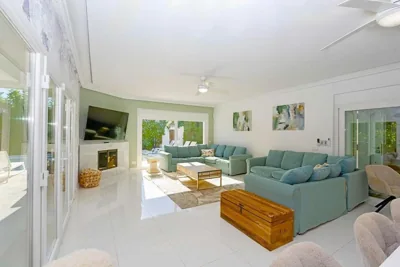 Luxury Villa Sleeps 15, Heated Pool, Jacuzzi, Sauna, & Gym — Foto 12