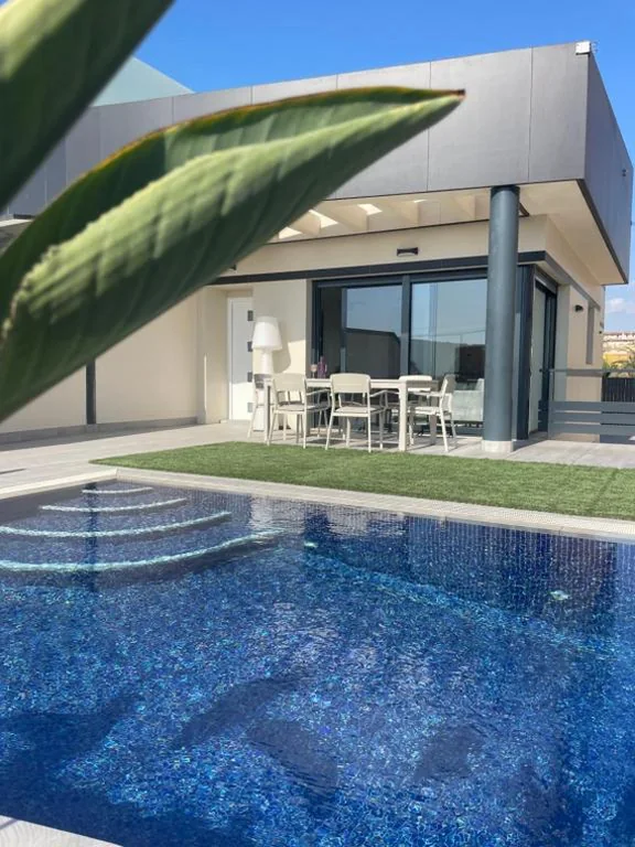 别墅 — Luxury Villa with pool 1st line the sea