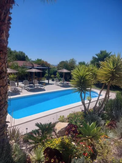 Luxury Villa with Pool & Garden — foto 8