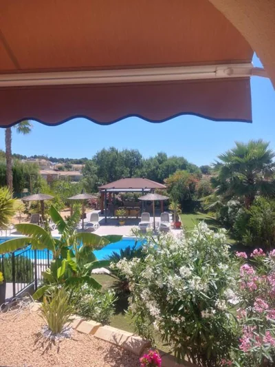 Luxury Villa with Pool & Garden — foto 10