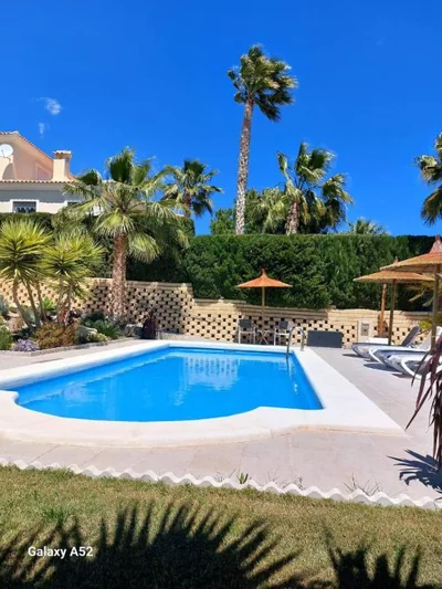 Luxury Villa with Pool & Garden — foto 11