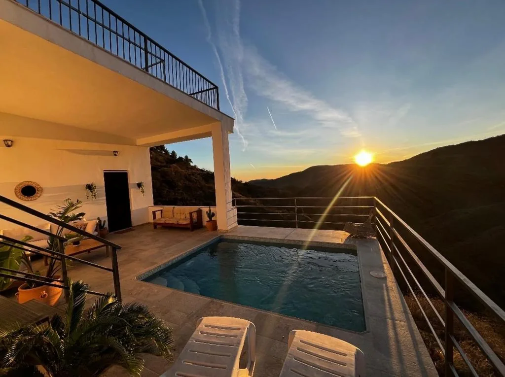 Villa — Luxury Wellness Villa with Pool Yoga Studio & Hammam for 14p & 40 min to Malaga city