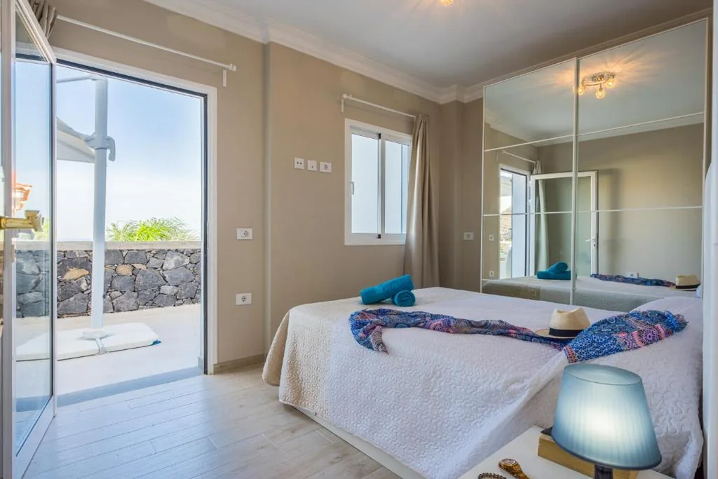 LUXURY WHITE VILLA with sea view, heated pool