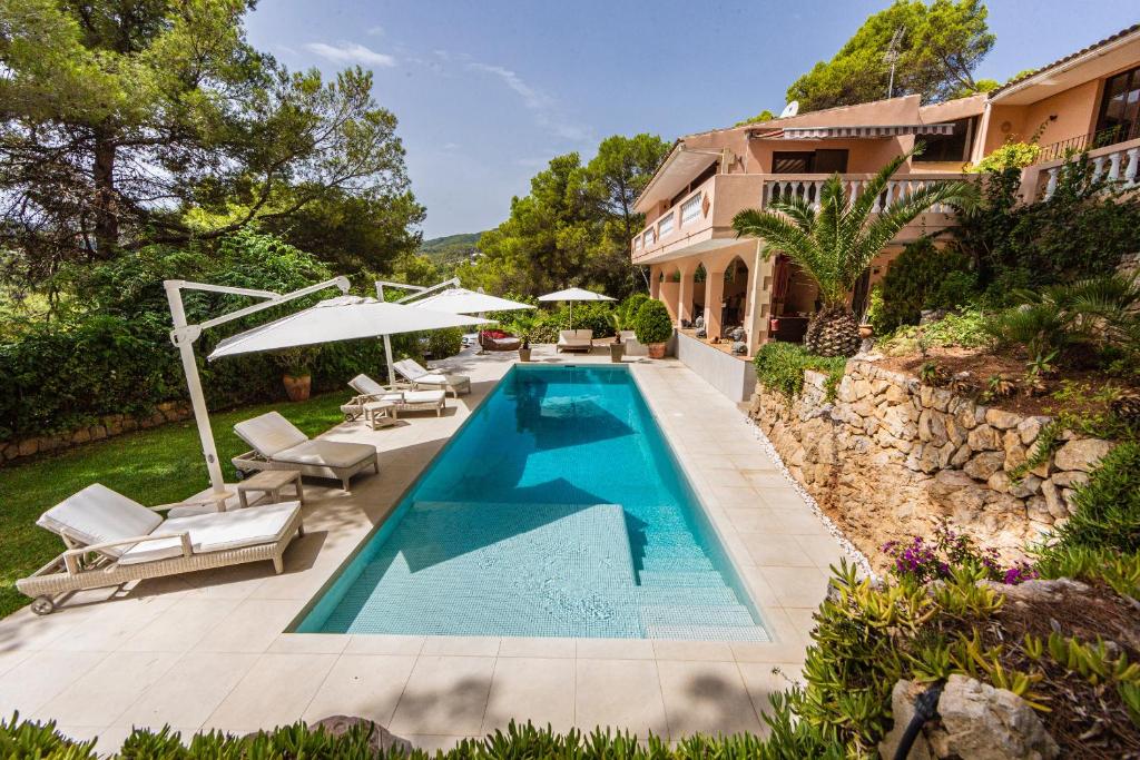 Luxusvilla Es Pont in Son Vida mit Meerblick & privatem Pool