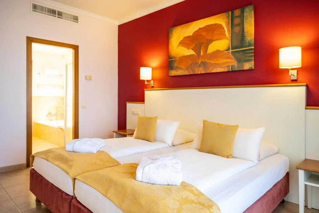 Suite — Luz Del Mar