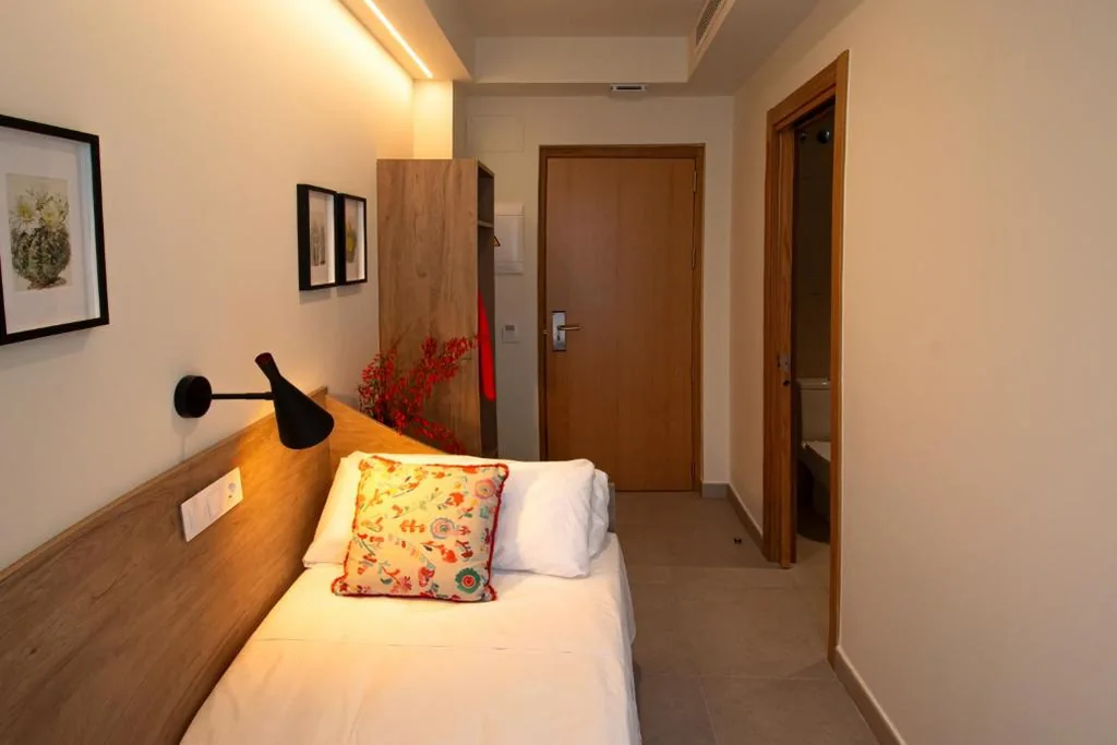 Camera Singola — Luz House Marbella Hostal