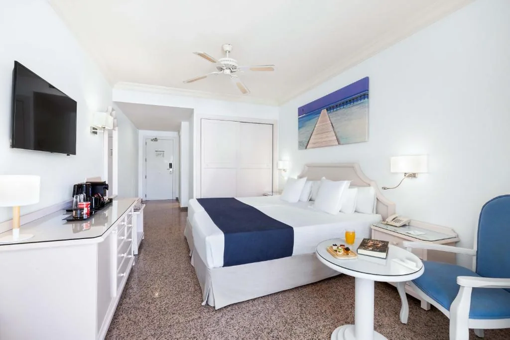 Habitación Doble con vistas laterales al mar - 1 o 2 camas — Mac Puerto Marina Benalmádena