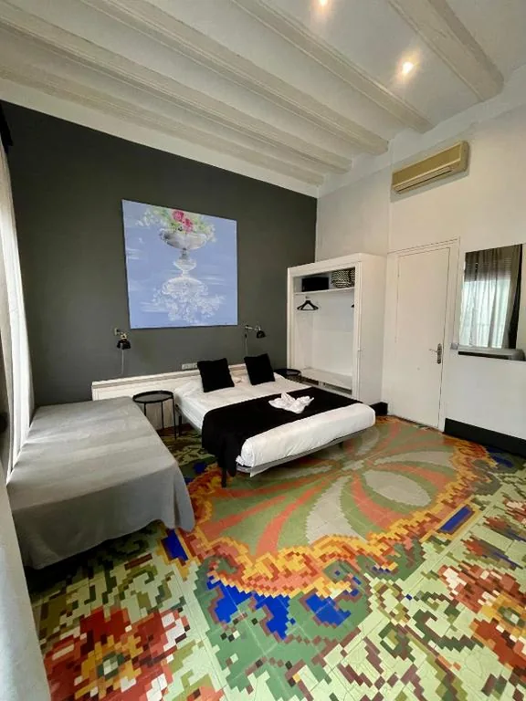 Habitación Doble con balcón — Madison Rooms