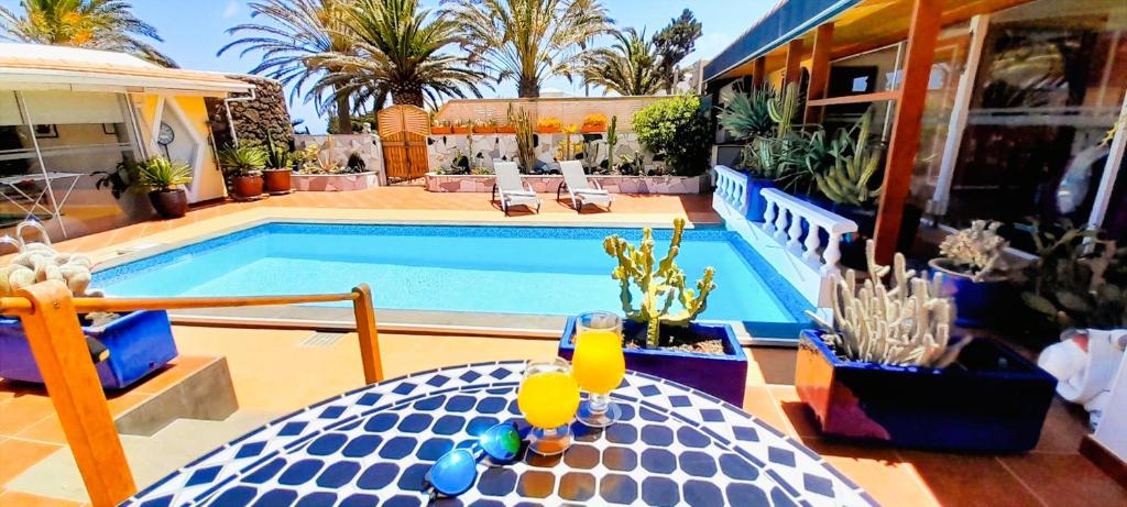 MADORA-Lanzarote -Villa- private pool, amazing garden, sea view, quiet location