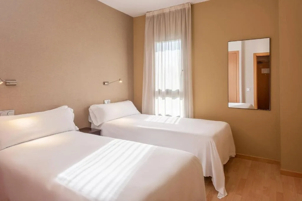 Habitación Familiar — Madrid Airport Suites, Affiliated by Meliá